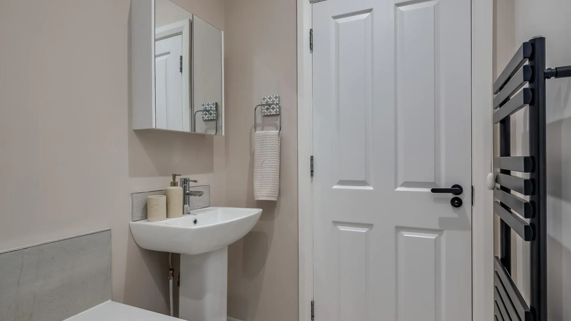Stylish 2 Bedroom Apartment In Belfast