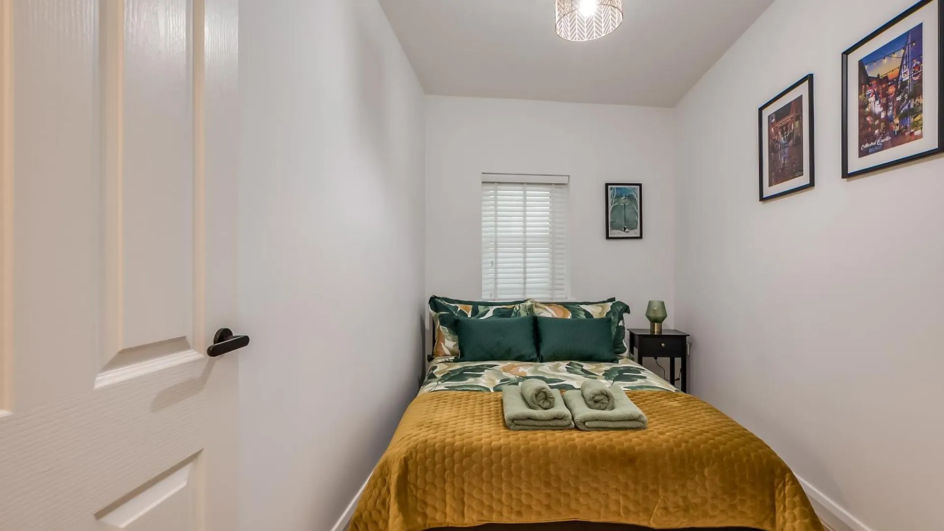 Stylish 2 Bedroom Apartment In Belfast
