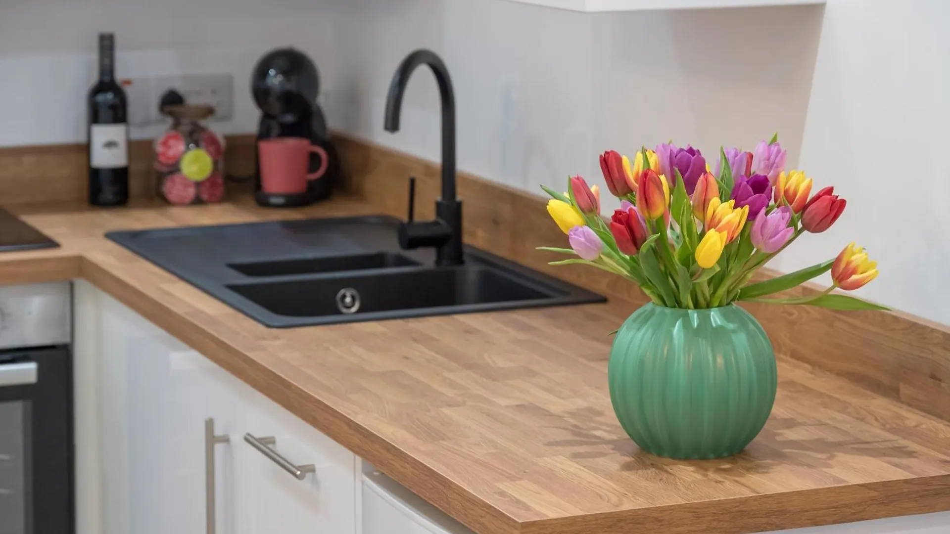 Stylish 2 Bedroom Apartment In Belfast