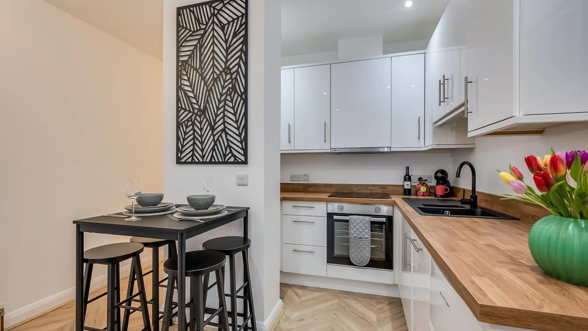 Stylish 2 Bedroom Apartment In Belfast